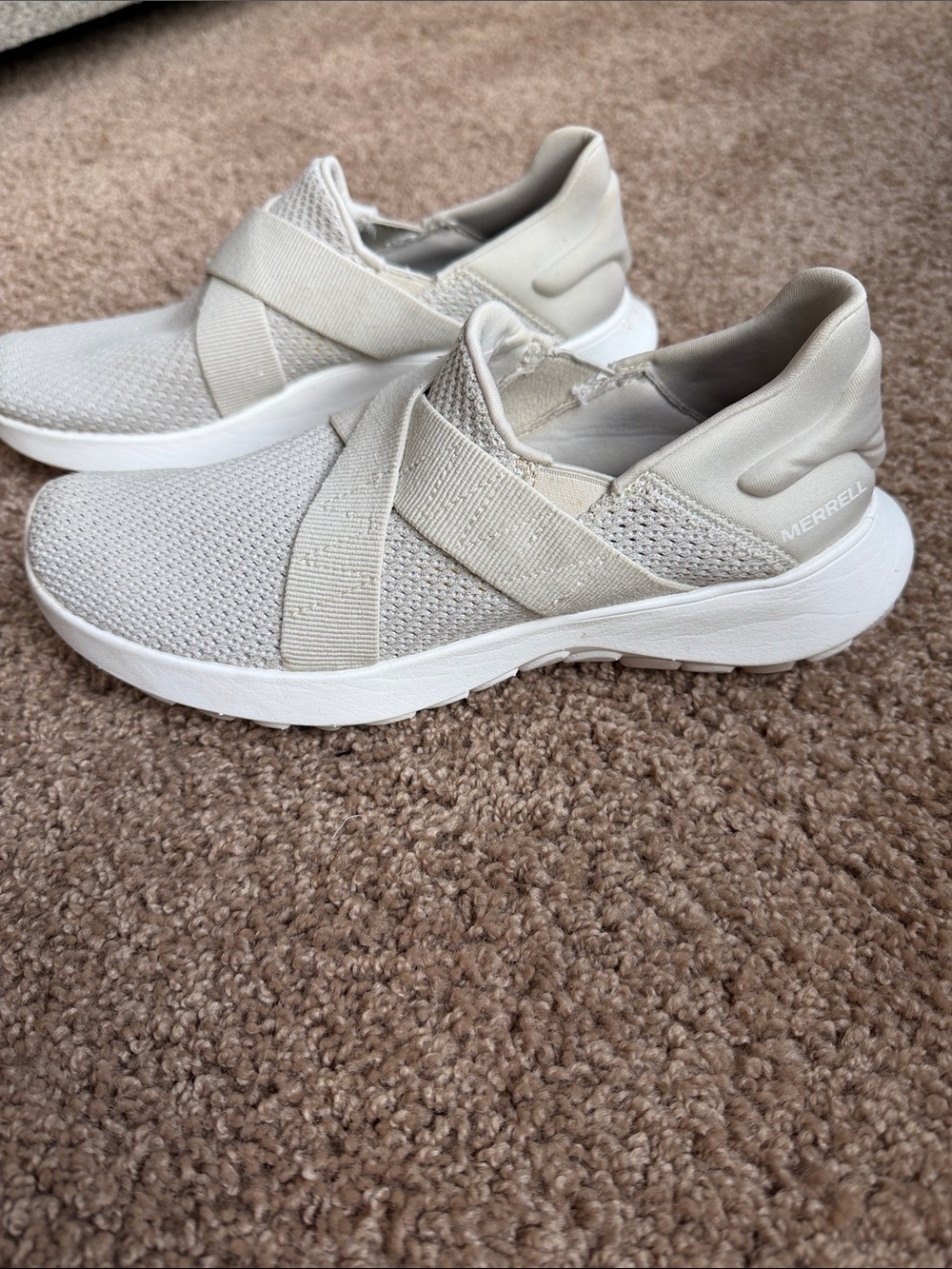 Merrell Women's Slip-On Sneakers in Light Beige Size 6.5